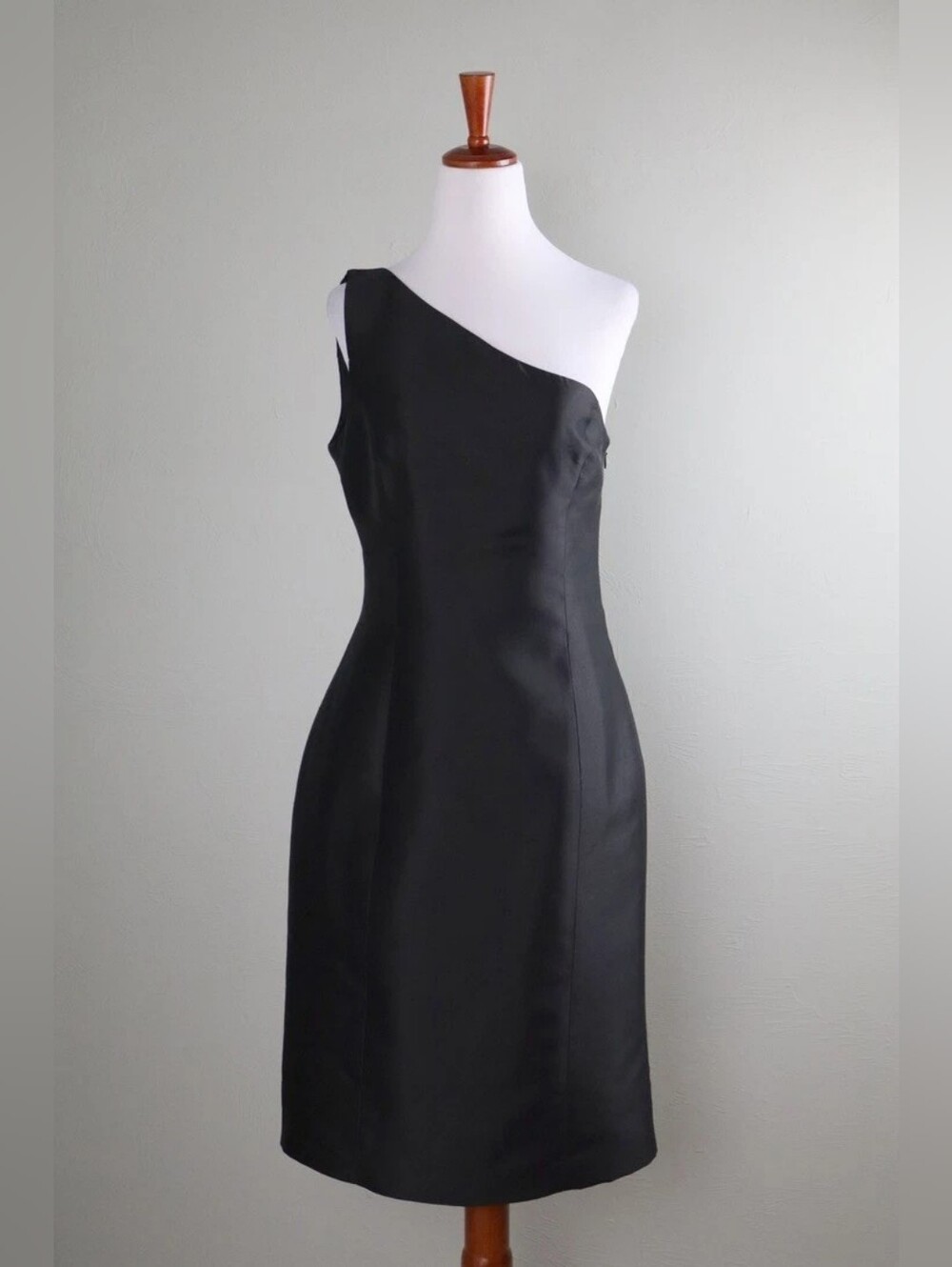 Elegant One-Shoulder Black Cocktail Dress